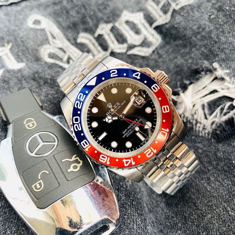 Stored item-linked frame for Blue-lume GMT-Master listing