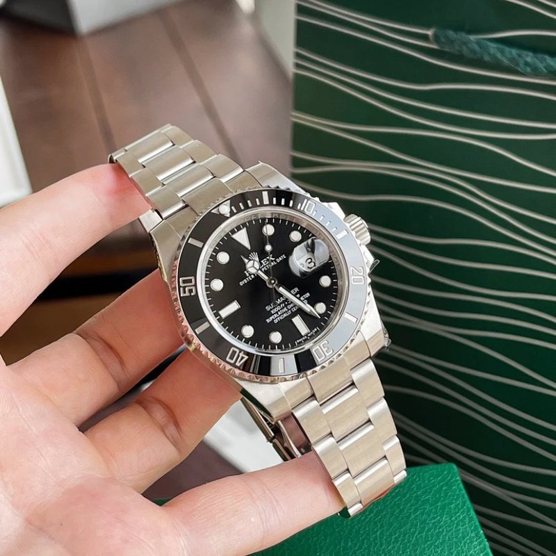 Stored item-linked frame for Two-tone Submariner listing