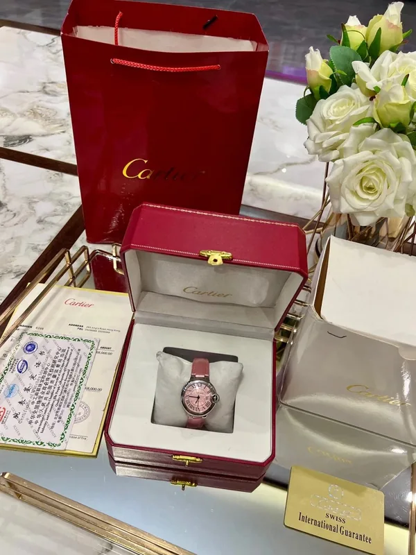 Seller listing image for Tank-style watch · 35 mm